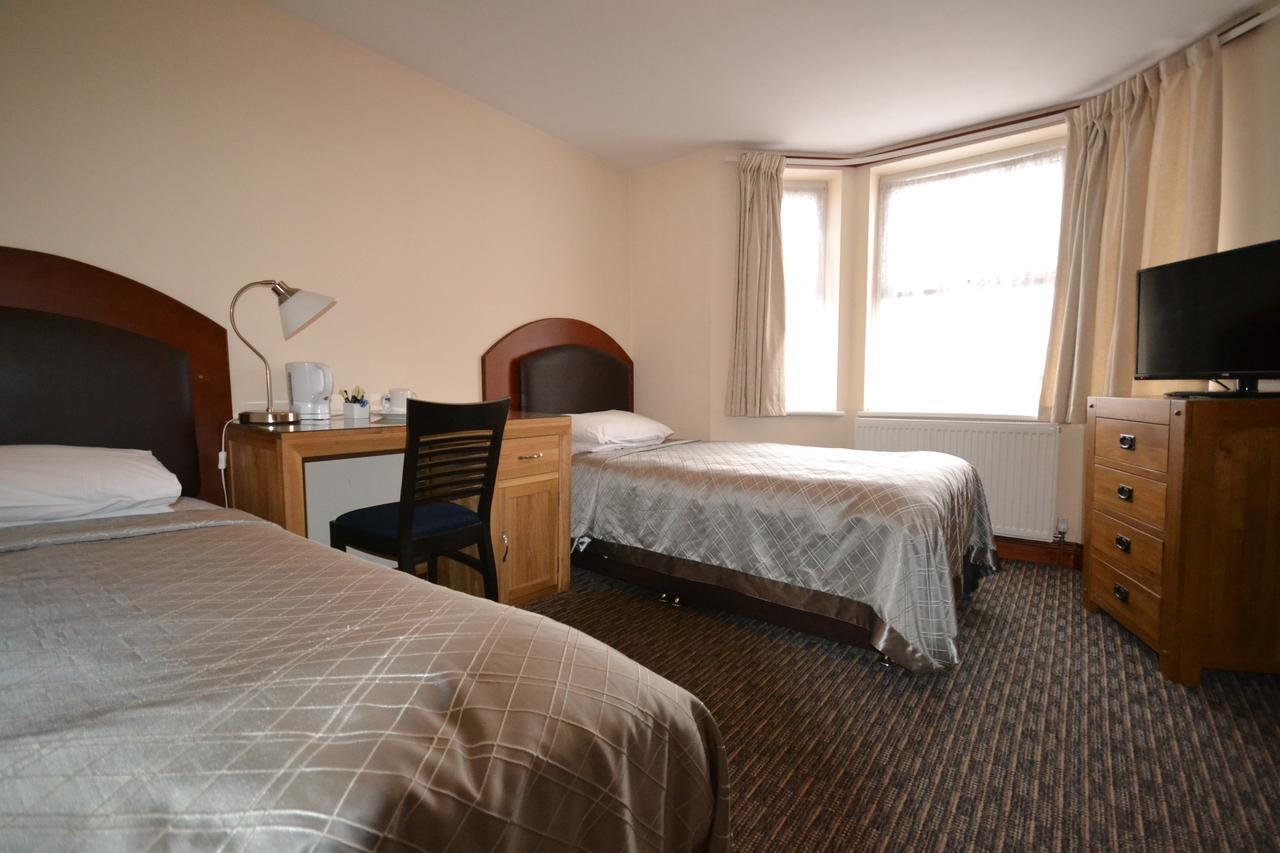Airport Guest House Slough Eksteriør bilde