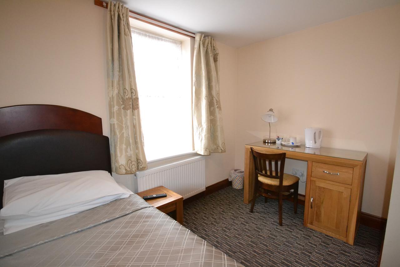 Airport Guest House Slough Eksteriør bilde