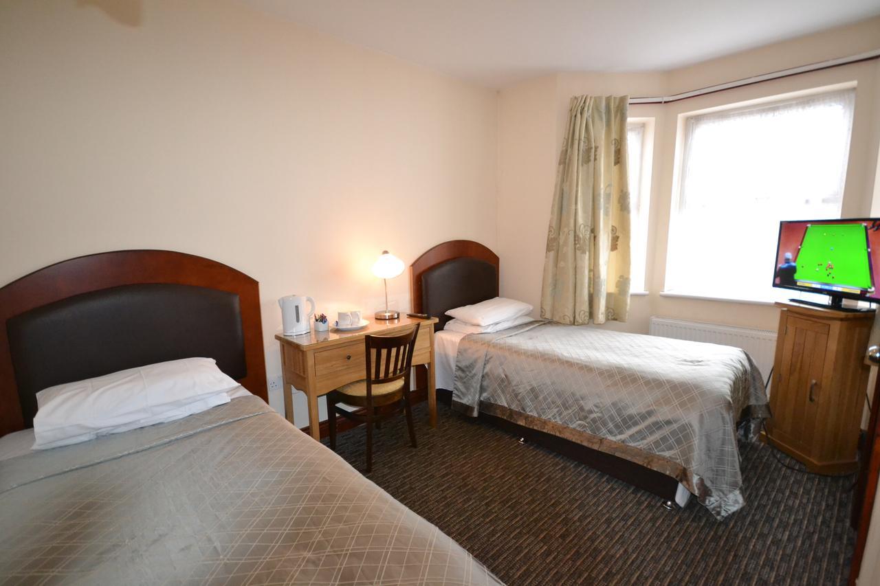 Airport Guest House Slough Eksteriør bilde
