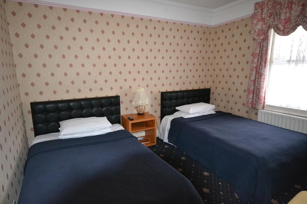 Airport Guest House Slough Eksteriør bilde