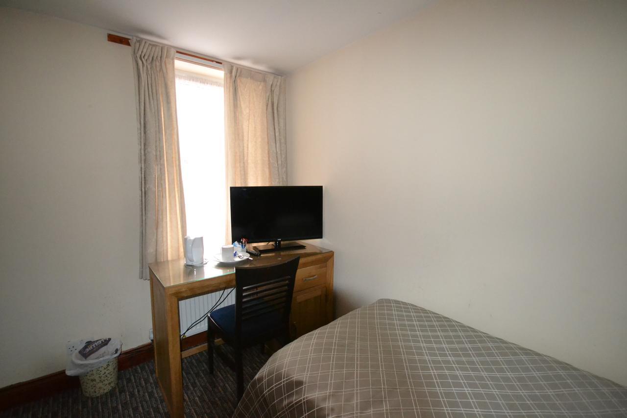 Airport Guest House Slough Eksteriør bilde