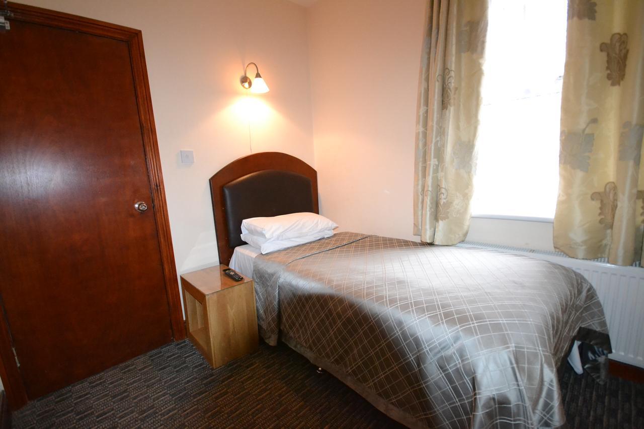 Airport Guest House Slough Eksteriør bilde